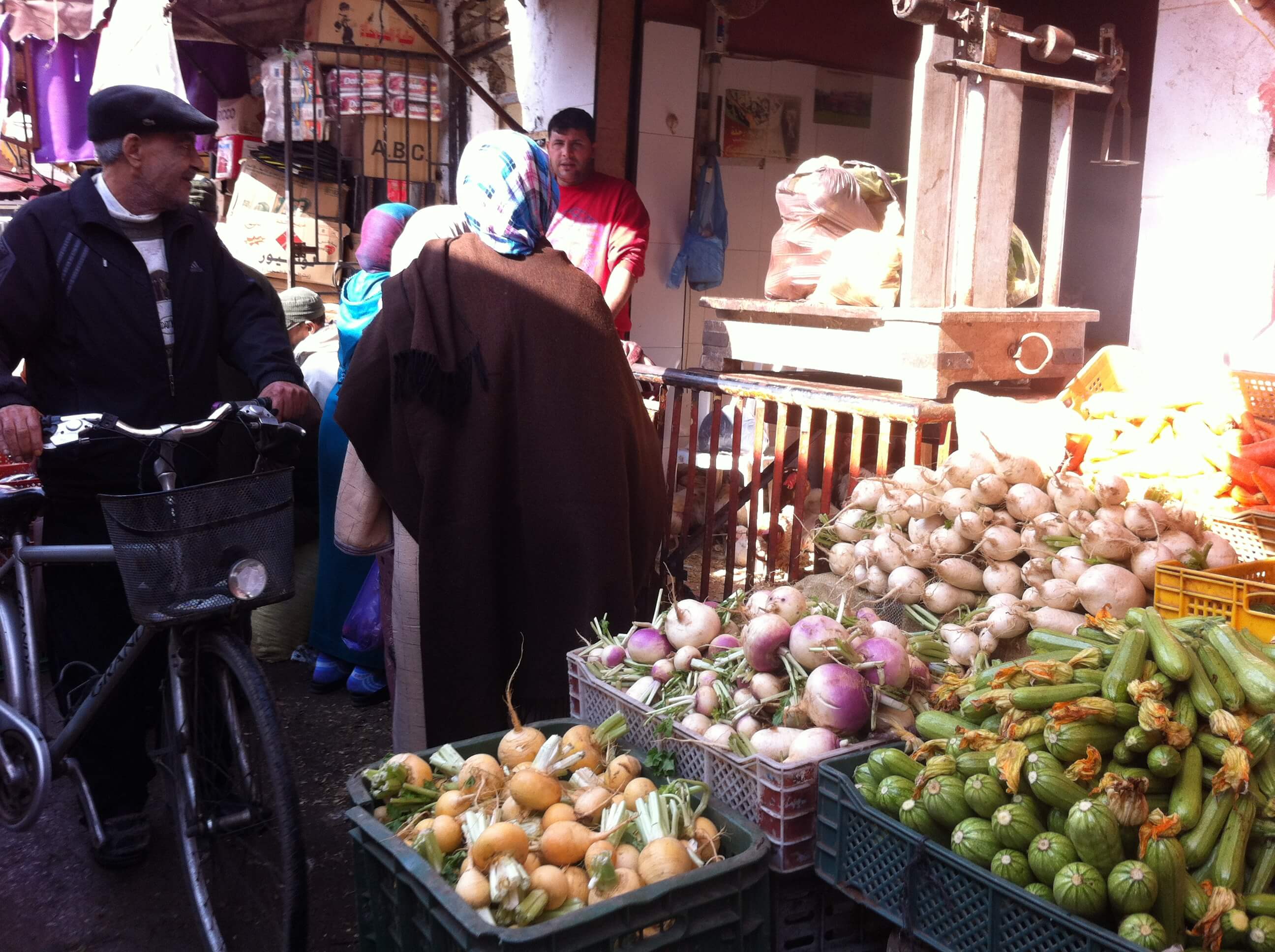 marokko, koopwaar in medina.jpg